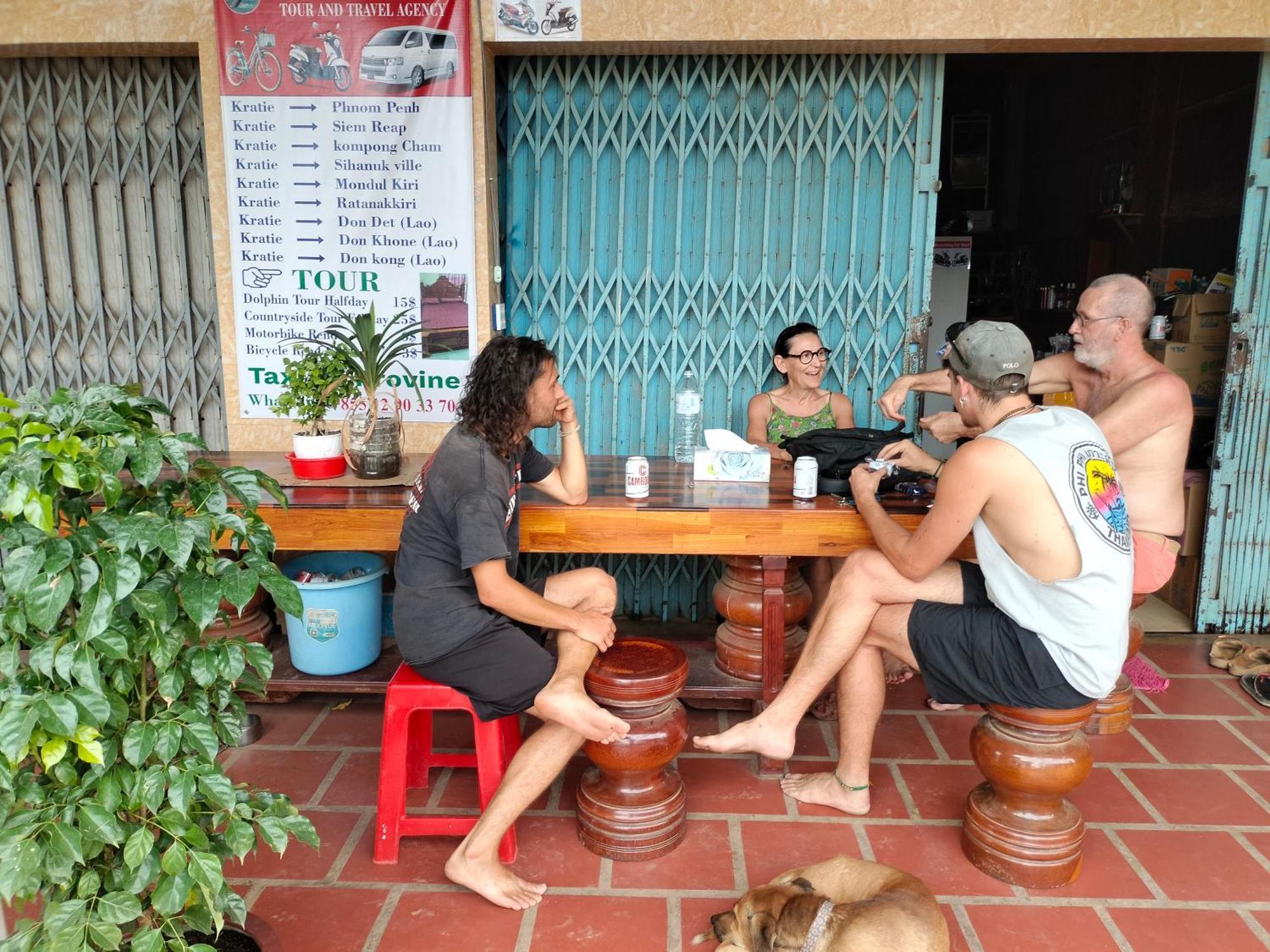 Dolphin Home Stay New Kratie Exterior foto